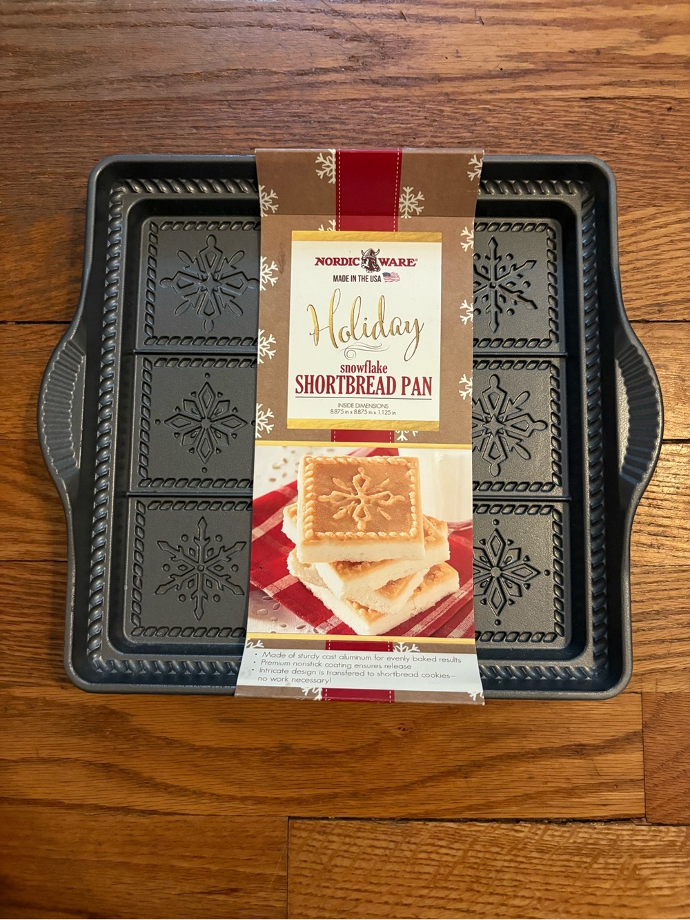 New Nordic Ware Snowflake Shortbread Pan Cast Aluminum New Nonstick 9x9